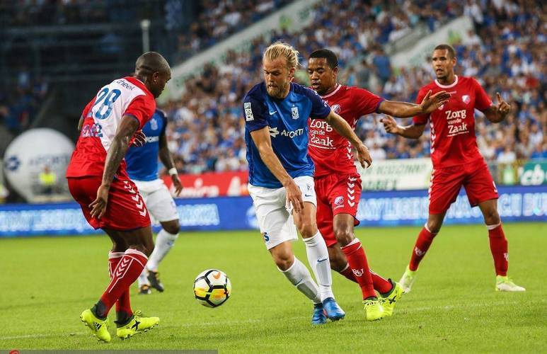 赛前体能课后；埃因霍温再遭质疑备战亚冠；更衣室稳定；资深球员宣示担当的简单介绍